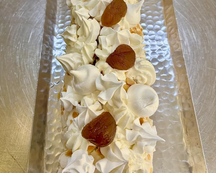 Bûche Mont-Blanc : chantilly, meringues et marrons confits
